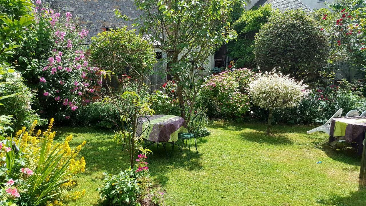 Hotel Les Hirondelles Sainte-Suzanne  Zewnętrze zdjęcie